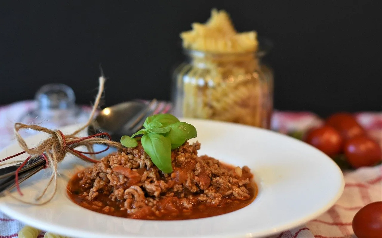 Small-batch tomato sauce